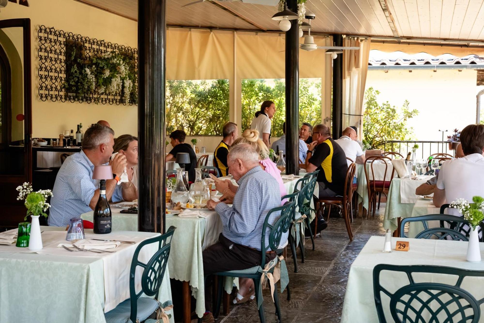 Hotel Ristorante La Lanterna Castelnuovo di Garfagnana Exterior photo